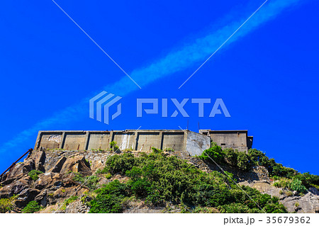 軍艦島と青空　軍艦島クルーズ 35679362