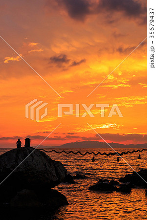 千々石　夫婦岩の夕焼け　恵比須宮　福石様　長崎 35679437