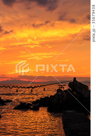 千々石 夫婦岩の夕焼け 恵比須宮 福石様 長崎 千々石 夫婦岩の夕焼け 恵比須宮 福石様 長崎 35679438