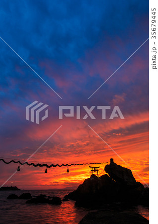 千々石　夫婦岩の夕焼け　恵比須宮　福石様　長崎 35679445