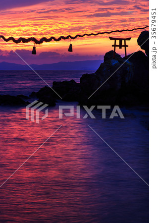 千々石　夫婦岩の夕焼け　恵比須宮　福石様　長崎 35679451