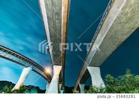 高速道路　橋脚 35683281