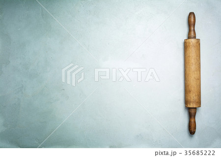 Old wooden rolling pin 35685222