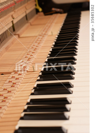 ピアノの鍵盤と中 ピアノの鍵盤と中 35685302