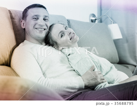 Husband and wife expecting child 35688795