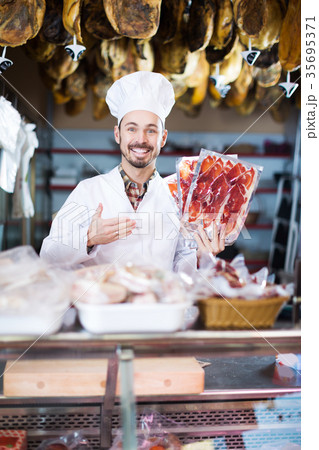 Seller offering sliced bacon Seller offering sliced bacon 35695371