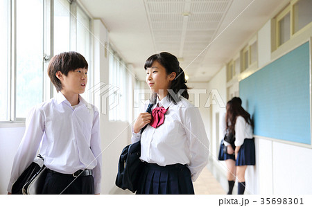 中学生男女 35698301