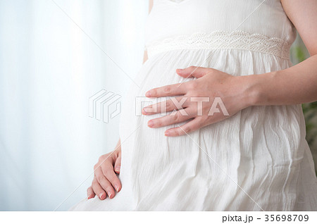 妊婦（実際の妊婦さんをモデル起用） 35698709
