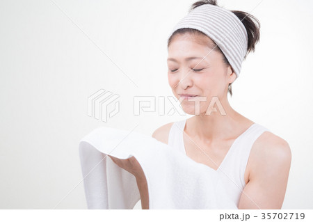 ミドル女性 35702719