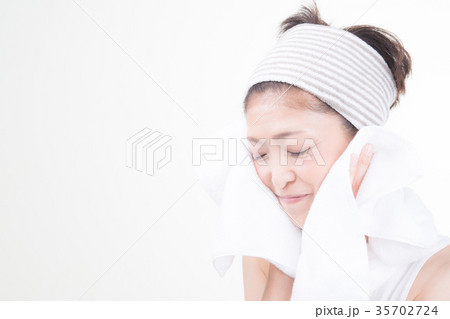 ミドル女性 35702724