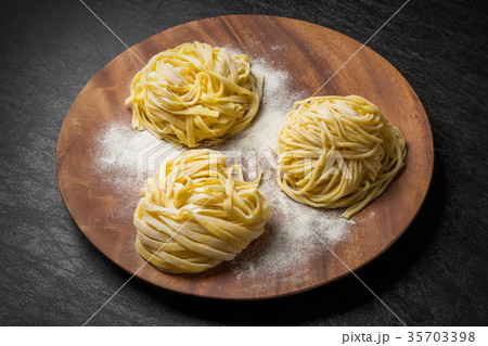 手作り生パスタ Raw pasta 手作り生パスタ Raw pasta 35703398