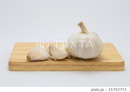 Root garlic on wooden board Root garlic on wooden board 35703755
