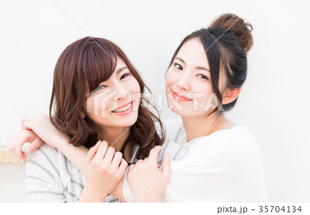 若い女性 若い女性 35704134
