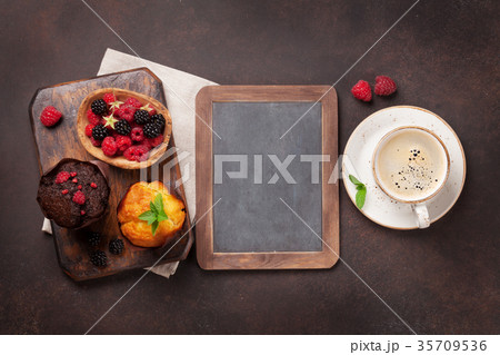 Muffins and coffee 35709536