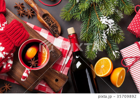 Christmas mulled wine and ingredients 35709892