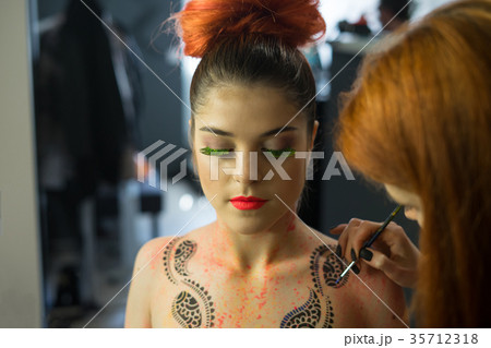 Body Art make-up to sexy fashion modell Body Art make-up to sexy fashion modell 35712318
