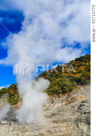 雲仙地獄と紅葉 八万地獄 長崎 雲仙地獄と紅葉 八万地獄 長崎 35713772