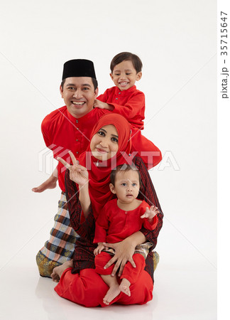 arrange for family portrait arrange for family portrait 35715647