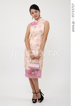 chinese woman in cheongsam 35715727