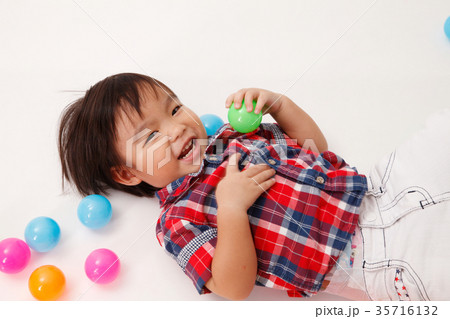 chinese boy playing 35716132