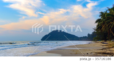 Beautiful scenic view of the wild beach 35716186