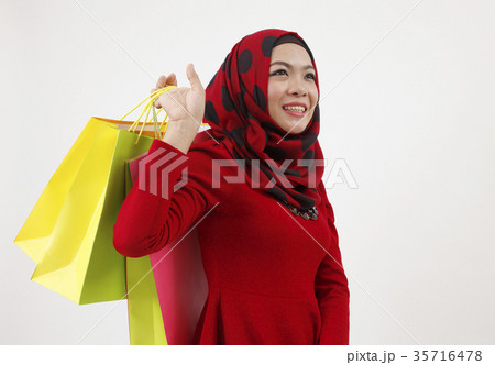 woman shopping woman shopping 35716478