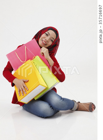 woman shopping woman shopping 35716697