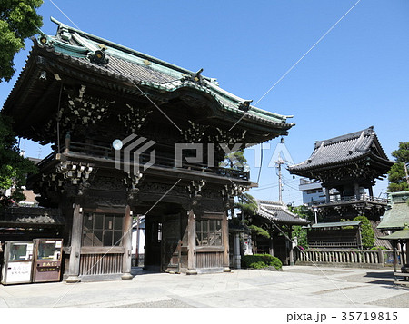 柴又帝釈天題経寺の二天門と大鐘楼 35719815