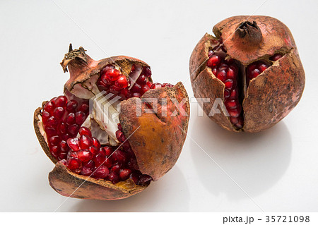 熟れたザクロの実 熟れたザクロの実 35721098