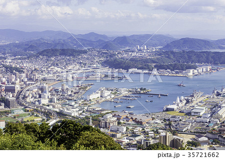 長崎 弓張岳から見た佐世保市街と佐世保港 35721662