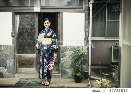 浴衣の女性 35721858