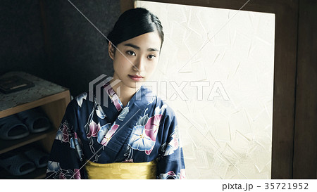 浴衣の女性 35721952