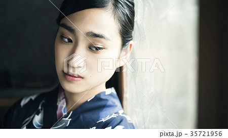 浴衣の女性 35721956