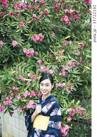 浴衣の女性 35722192