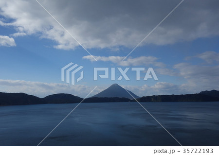 開聞岳と池田湖　自然　風景　旅　旅行　指宿　南九州 35722193