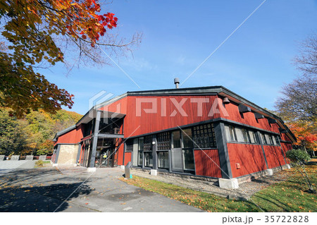 札幌芸術の森　陶工房（秋の風景） 35722828