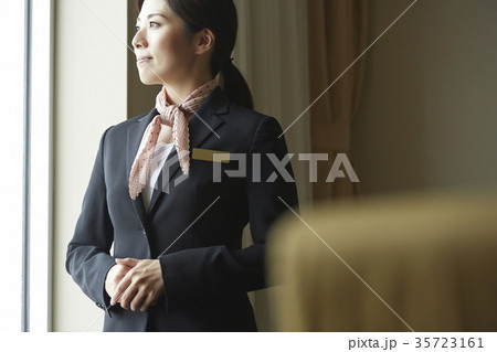 ホテルで働く女性 ホテルで働く女性 35723161