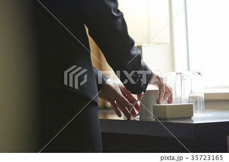 ホテルで働く女性 ホテルで働く女性 35723165