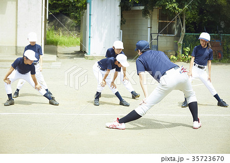 少年野球　練習　ストレッチ　準備 35723670