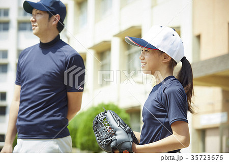 少年野球　練習　女子　ポートレート 35723676