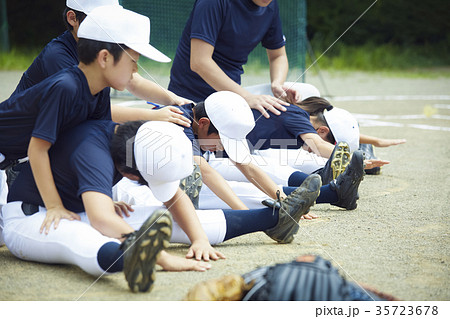 少年野球　練習　ストレッチ　準備 35723678