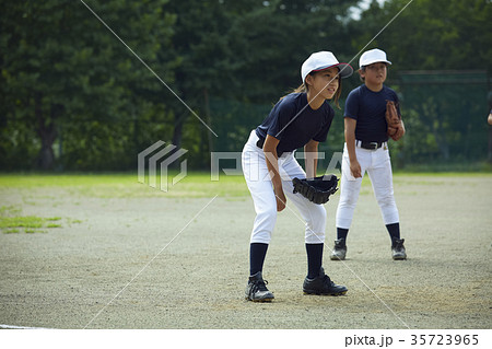 少年野球 練習 試合 守備 の写真素材