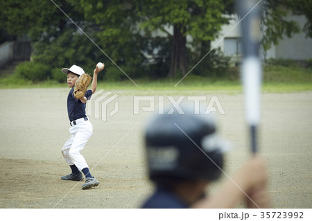 少年野球　試合　ピッチャー 35723992