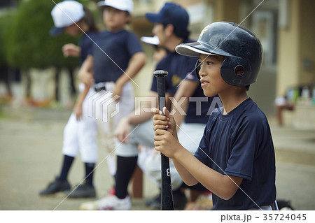 少年野球　バッター　ポートレート 35724045