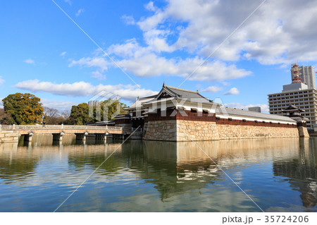 広島城 表御門・御門橋・平櫓・太鼓櫓 -毛利輝元が築いた平城・日本100名城- 広島城 表御門・御門橋・平櫓・太鼓櫓 -毛利輝元が築いた平城・日本100名城- 35724206