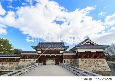 広島城 表御門・御門橋・平櫓 -毛利輝元が築いた平城・日本100名城- 35724226