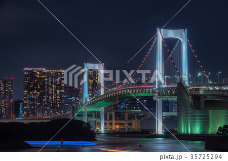 【東京夜景】レインボーブリッジ　ピンクリボン　お台場 35725294