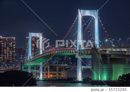 【東京夜景】レインボーブリッジ ピンクリボン お台場 【東京夜景】レインボーブリッジ ピンクリボン お台場 35725295