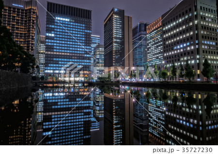 【東京夜景】大手町 和田倉濠 ビル リフレクション 【東京夜景】大手町 和田倉濠 ビル リフレクション 35727230