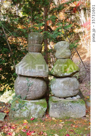 信州 東筑摩郡筑北地区の石造文化財 安養寺 五輪塔(大塔2基) 鎌倉期製作と見られる 信州 東筑摩郡筑北地区の石造文化財 安養寺 五輪塔(大塔2基) 鎌倉期製作と見られる 35731601